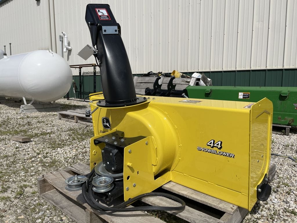 Main image John Deere 44" Snowblower