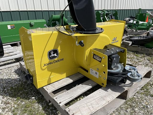 Image of John Deere 44" Snowblower equipment image 4