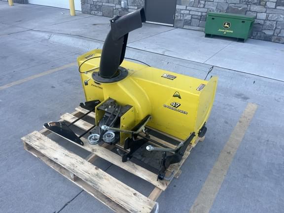 Image of John Deere 47" Snow Blower equipment image 2