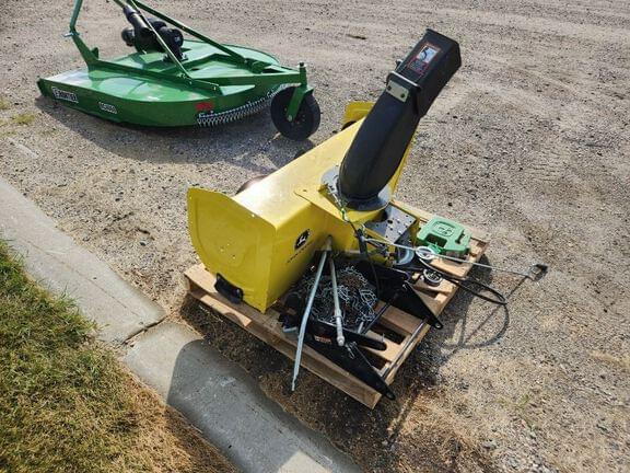 Image of John Deere 47" Snow Blower equipment image 1