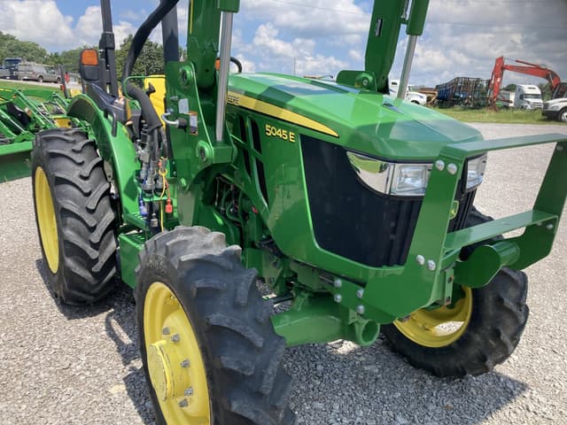 Image of John Deere 5045E equipment image 2