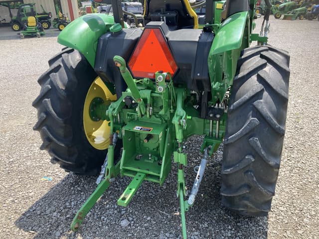 Image of John Deere 5045E equipment image 3
