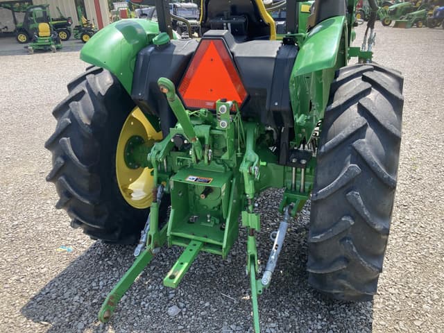 Image of John Deere 5045E equipment image 3