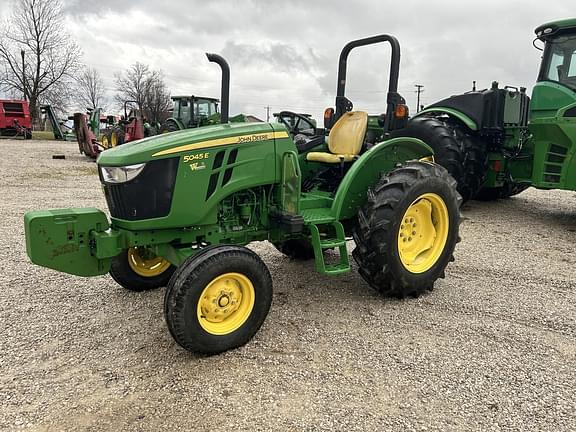 Image of John Deere 5045E equipment image 3