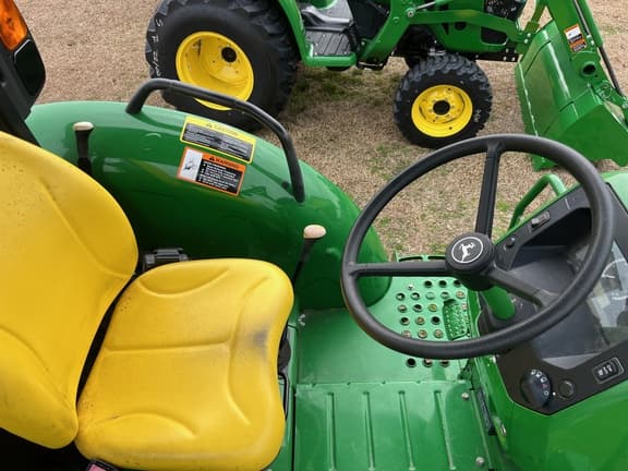 Image of John Deere 5045E equipment image 4