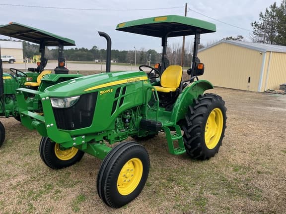 Image of John Deere 5045E equipment image 3