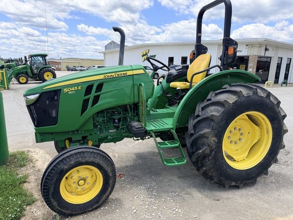 2020 John Deere 5045E Equipment Image0