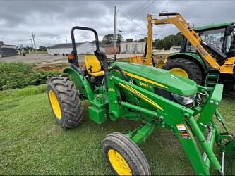 Image of John Deere 5045E equipment image 3