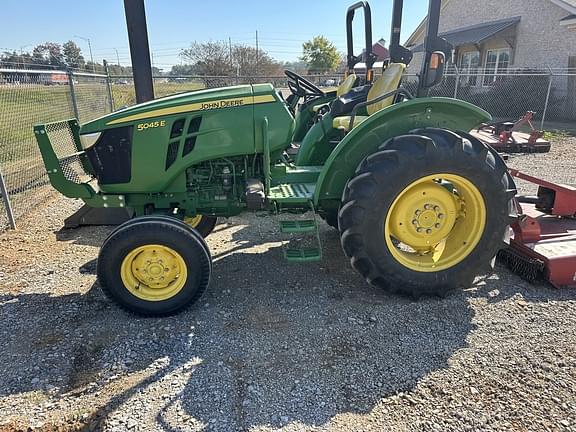 Image of John Deere 5045E equipment image 2