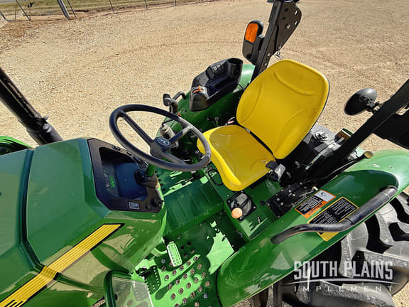 Image of John Deere 5045E equipment image 4