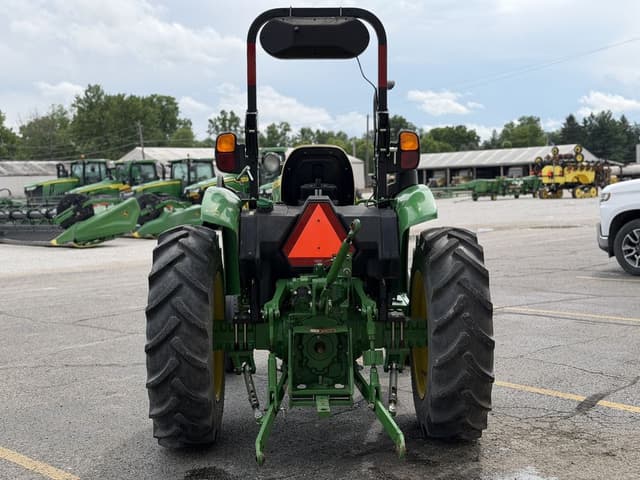 Image of John Deere 5045E equipment image 3