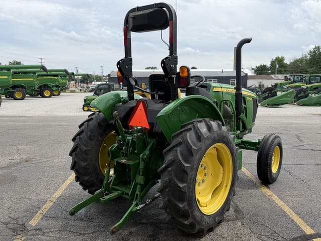 Image of John Deere 5045E equipment image 4