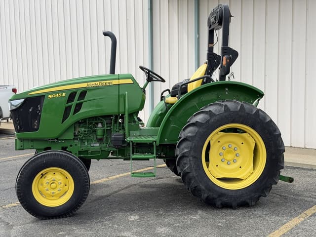 Image of John Deere 5045E equipment image 1