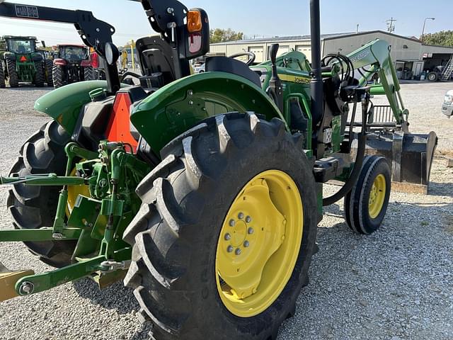 Image of John Deere 5045E equipment image 3