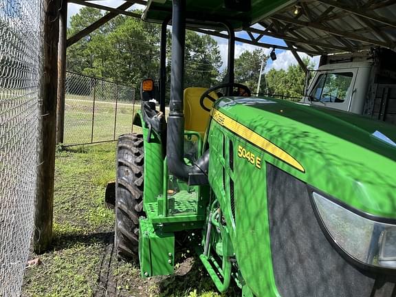 Image of John Deere 5045E equipment image 3