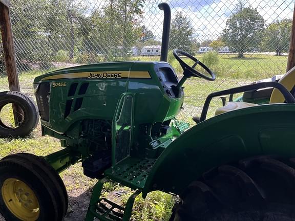 Image of John Deere 5045E equipment image 2