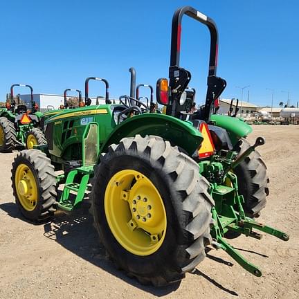Image of John Deere 5045E equipment image 4
