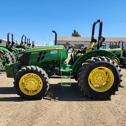 Image of John Deere 5045E equipment image 3