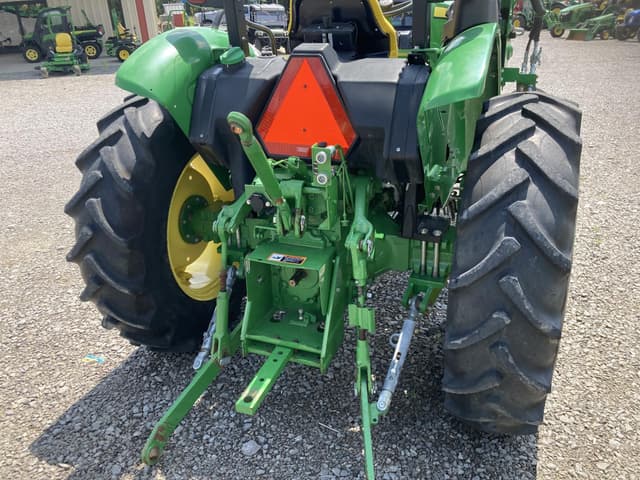 Image of John Deere 5045E equipment image 3