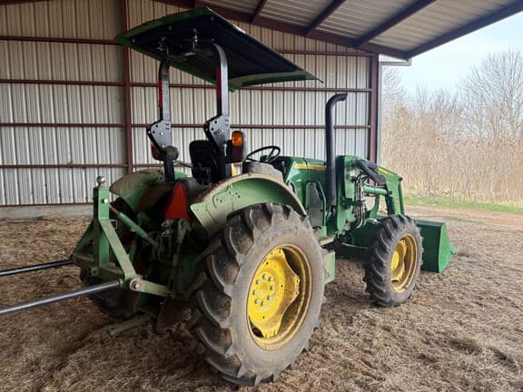 Image of John Deere 5045E equipment image 4