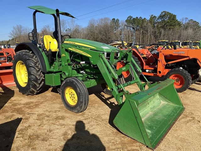 Image of John Deere 5045E equipment image 3