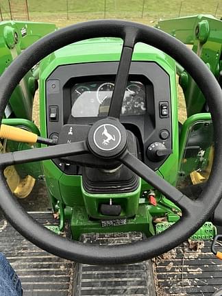 Image of John Deere 5055E equipment image 3