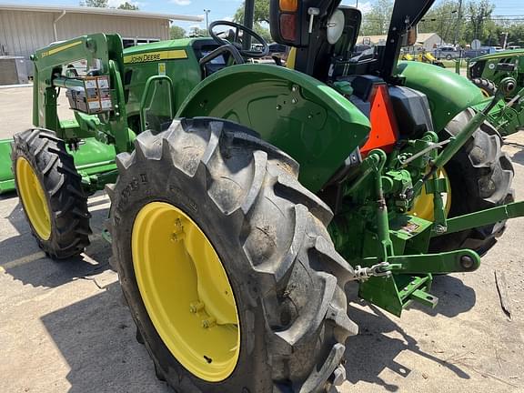 Image of John Deere 5055E equipment image 3