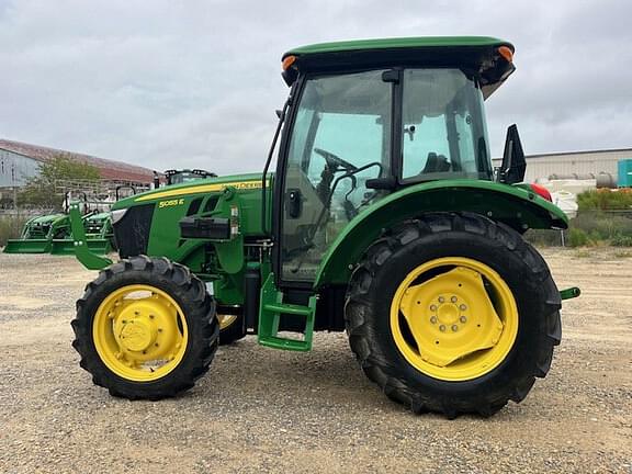 Image of John Deere 5055E equipment image 1