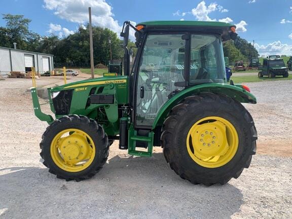 Main image John Deere 5055E