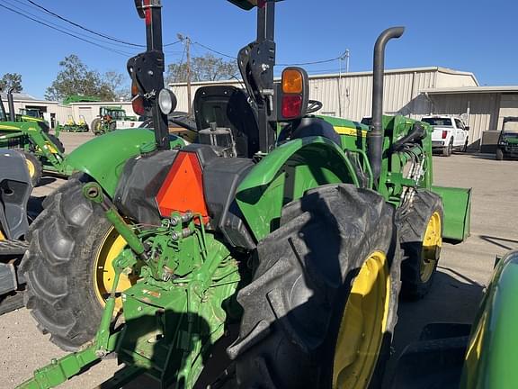 Image of John Deere 5055E equipment image 4