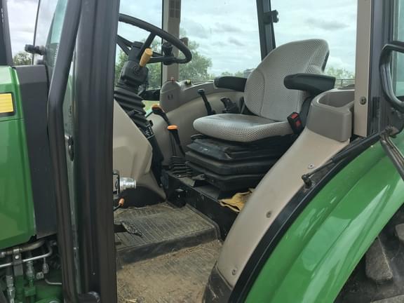 Image of John Deere 5055E equipment image 4