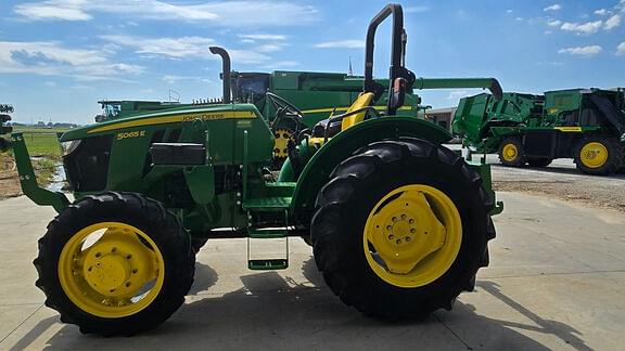 Image of John Deere 5065E equipment image 2