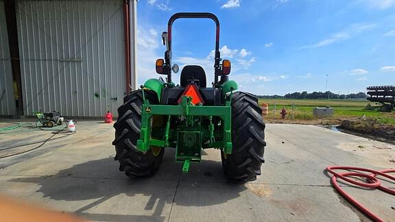 Image of John Deere 5065E equipment image 4