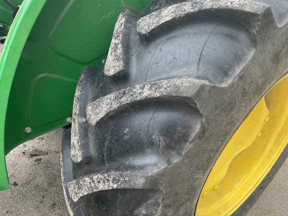 Image of John Deere 5065E equipment image 3