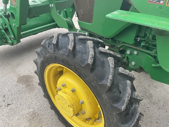 Image of John Deere 5065E equipment image 3
