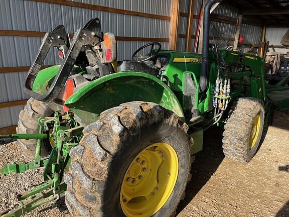 Image of John Deere 5065E equipment image 4