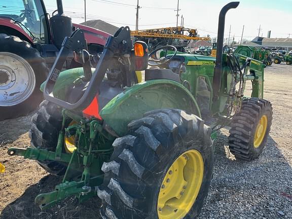 Image of John Deere 5065E equipment image 4