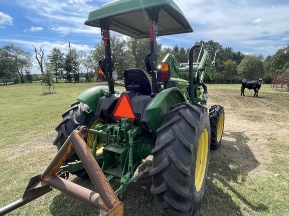 Image of John Deere 5065E equipment image 4