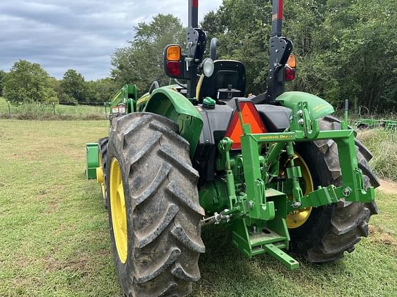 Image of John Deere 5065E equipment image 4