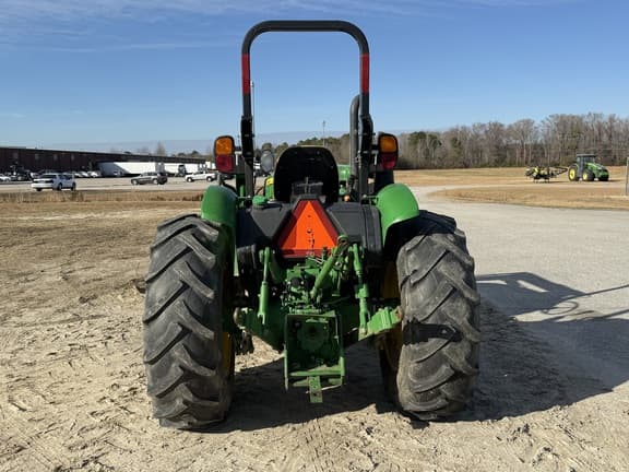 Image of John Deere 5065E equipment image 3