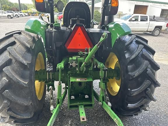 Image of John Deere 5065E equipment image 2
