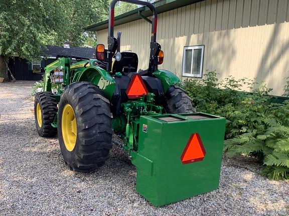 Image of John Deere 5065E equipment image 3