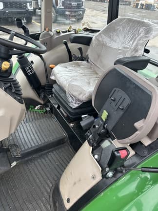 Image of John Deere 5065E equipment image 2