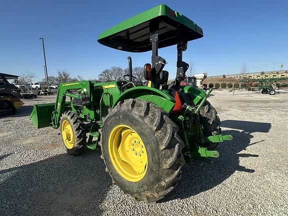 Image of John Deere 5065E equipment image 3