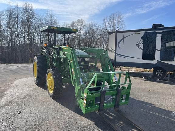 Image of John Deere 5065E equipment image 2