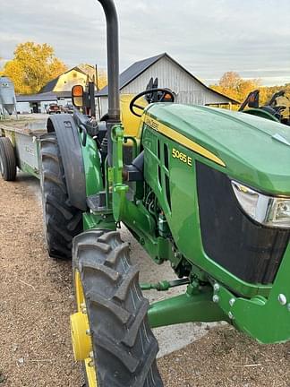 Image of John Deere 5065E equipment image 1