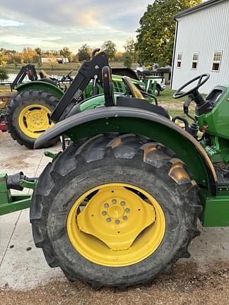 Image of John Deere 5065E equipment image 3