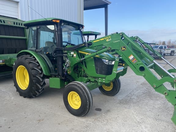 Main image John Deere 5065E