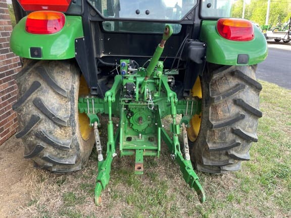 Image of John Deere 5065E equipment image 4
