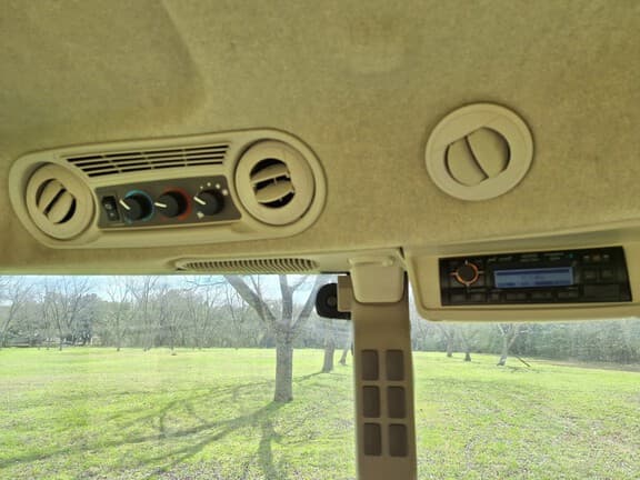 Image of John Deere 5065E equipment image 3